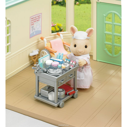 Sylvanian Families Игровой набор "Медсестра с аксессуарами"